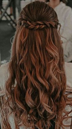 Cornrows Ideas, Sunkissed Hair Brunette, Royal Hairstyles, Sunkissed Hair, Mom Cut, Chunky Highlights, Curly Wedding Hair, Beautiful Hairstyle, Royalty Aesthetic