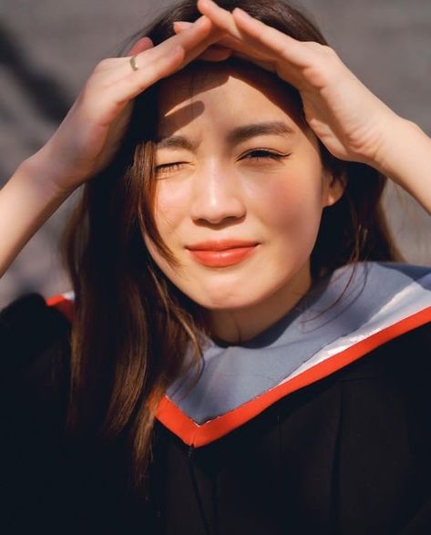 Glam Graduation Photoshoot, Pre Convo, Graduation Photography Poses, Thailand Photos, Graduation Poses, Graduation Picture, Graduation Picture Poses, Grad Photoshoot, Graduation Photography