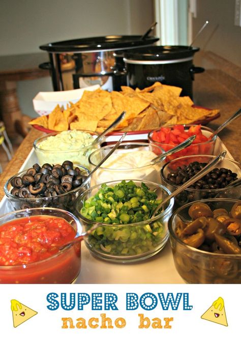 This nacho bar is easy to do, and people really get excited about making their own nachos. This recipe is a great idea for any party. Chips Salsa, Nacho Bar, The Magical Slow Cooker, Bowl Party Food, Football Snacks, Football Party Food, Appetizers Recipes, Superbowl Snacks, Superbowl Party Food