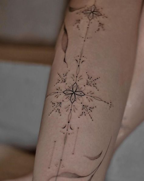 Norwegian Tattoo, Tattoo Ideas For Woman, Arm Tattoo Ideas, Pig Tattoo, Throat Tattoo, Inner Arm Tattoo, Hand And Finger Tattoos, Chic Tattoo, Tattoo Mandala