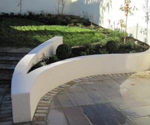 Supporting Plastered Curving Garden Wall Curved Patio Steps, Curved Garden Wall, Curved Patio Ideas, Retaining Wall Patio, Curved Patio, Garden Retaining Wall, Concrete Retaining Walls, Curved Wall, Contemporary Garden Design