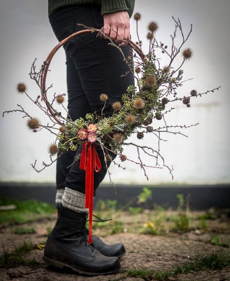 Julkransar Diy, Ideas Decoracion Navidad, Gentle Style, Twig Art, Aussie Christmas, Deco Nature, Dried Flower Wreaths, Twig Wreath, Natural Christmas