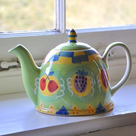 Teapots Aesthetic, Cute Teapot Ceramic, Ceramic Teapot Painting Ideas, Cute Teapots, Teapot Painting Ideas, Tea Pot Ideas, Ceramic Teapots Ideas, Aesthetic Teapot, Creative Teapots