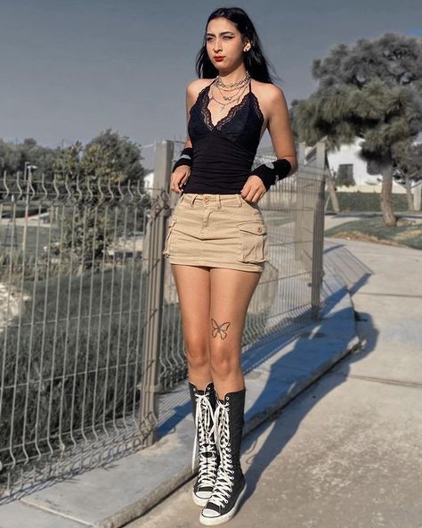 Converse Heels Outfit, Converse Xxhi, Knee High Converse Outfit, Blink Concert, High Converse Outfit, Nicole Ramirez, Outfits Uni, High Tops Outfit