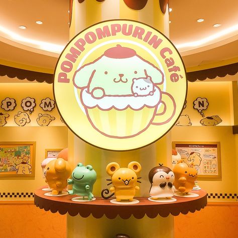 Pompompurin Cafe Tokyo, Pompompurin Cafe, Cafe Hello Kitty, Booth Displays, Craft Booth Displays, Craft Booth, Booth Display, Nail Studio, Alcohol Markers