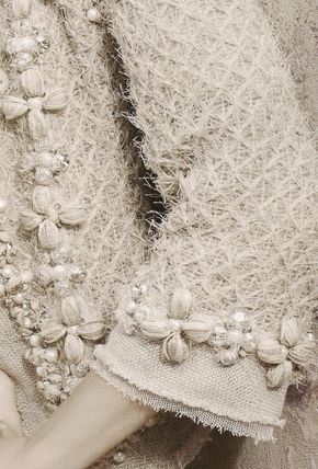 Chanel Haute Couture Details, Detail Couture, Chanel Style Jacket, Haute Couture Details, Moda Chanel, Mode Chanel, Estilo Hippie, Chanel Jacket, Chanel Inspired