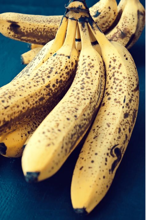 15+ OverRipe Banana Recipes {Easy Ideas!} - Thriving Home Rotten Banana Recipes, Overripe Banana Recipes, Rotten Banana, Flourless Banana Muffins, Make Ahead Oatmeal, Healthy Banana Recipes, Banana Recipes Easy, Banana Recipes Overripe, Banana Breakfast Cookie