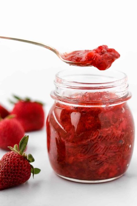 A simple roasted fruit compote featuring strawberries and rhubarb. Perfect on oatmeal, toast, ice cream....just about anything! Strawberry Rhubarb Sauce, Strawberry Rhubarb Compote, Rhubarb Sauce, Cream Pancakes, Roasted Strawberry, Rhubarb Compote, Strawberry Rhubarb Crisp, Berry Recipes, Roasted Strawberries