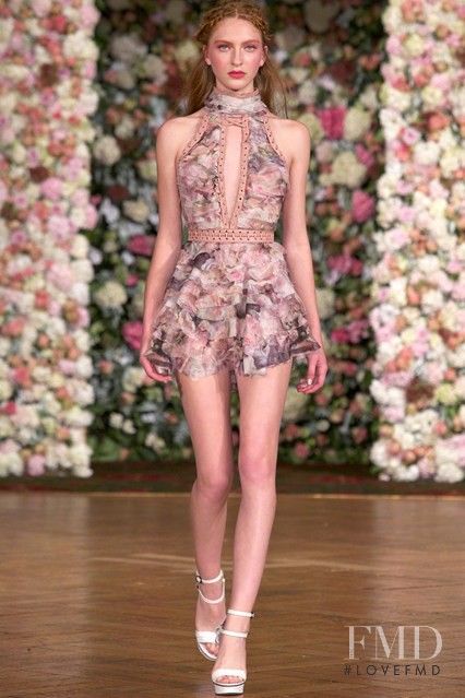 2008 Fashion, 2016 Runway, Runway Outfits, Korean Fashion Dress, Couture Designers, Womens Fashion Inspiration, British Vogue, Kpop Fashion Outfits, Spring Summer 2016