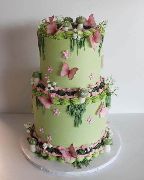 A Guide to Gorgeous Spring Cake Designs to Welcome the Season Fairy Tale Birthday Cake, 2 Tier Fairy Cake, Garden Butterfly Cake, Tinker Bell Birthday Cake, Fairy Garden Cakes, Tinker Bell Cake Ideas, Garden Cakes Birthday, Green Fairy Cake, Gardening Theme Cake