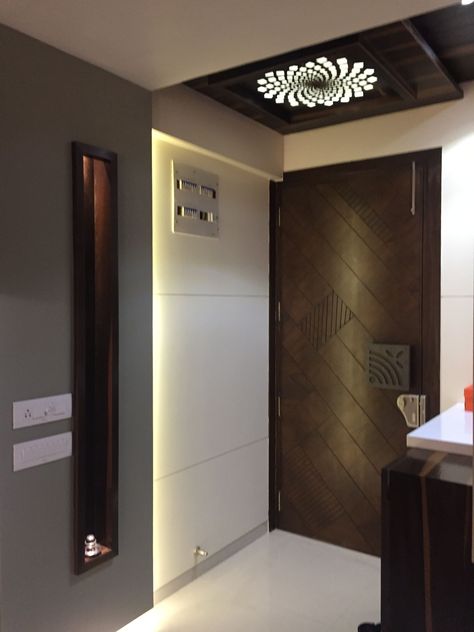 Entrance Apartment, False Ceiling Bedroom, Living Room Wood Floor, False Ceiling Living Room, Villa Interior, Entrance Door Design, Light Wood Floors, Foyer Design, Main Door Design