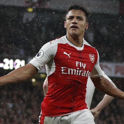 Alexis Sanchez Reportedly Wants £400K-Per-Week Contract to Stay at Arsenal Sanchez Arsenal, Alexis Sanchez Arsenal, Alexis Sanchez, Arsene Wenger, Arsenal Football Club, مانشستر سيتي, Arsenal Football, Transfer News, Transfer Window