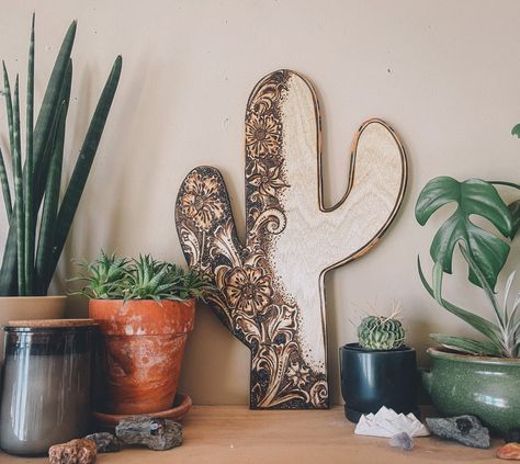 Wooden Cactus, Character Customization, Cactus Western, Western Bedroom Decor, Western Rooms, Wood Burn Designs, Desert Decor, Woodburning Projects, Wood Burning Crafts