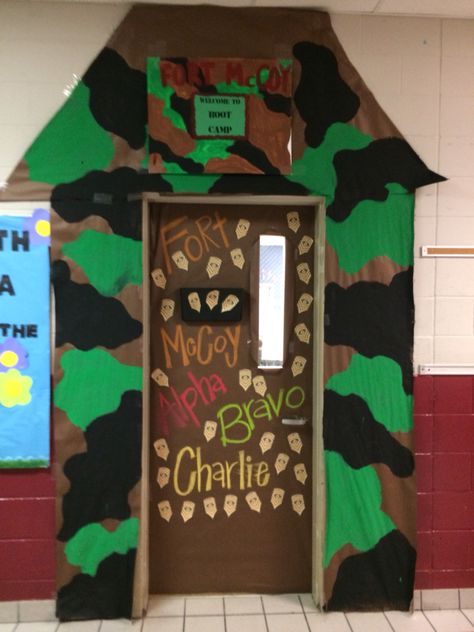 Army themed school door/wall decoration Camo Classroom Theme, Army Classroom Theme, Vbs Army Theme, Cool Bulletin Boards, School Wide Themes, Army Crafts, School Hallways, Boot Camp, School Doors