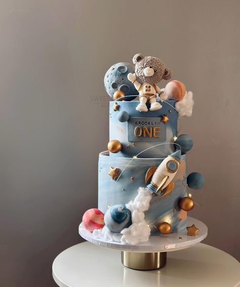 Az összes bejegyzés • Instagram Space Rocket Birthday Cake, Space Cakes Kids Boy Birthday, Astronaut Cake Birthday, First Trip Around The Sun Birthday Cake, Astronaut Theme Cake, Space Birthday Cake, Space Theme Cake, Astronaut Cake, Astronaut Theme