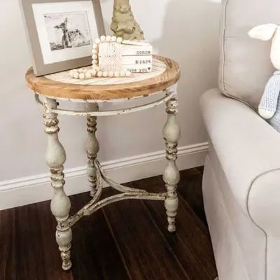 MAKING IT BRIGHT | Shop Sales Events Antique Farmhouse Simple Side Table, Colorful Farmhouse, Simple Side Tables, Farmhouse End Tables, Shabby Chic Table, Decor Bedroom Ideas, Bed Side Table, Antique Booth, Chic Table