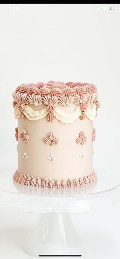 Antique Cakes Ideas, Vintage Style Cake Decoration, 6 Inch Vintage Cake, Tall Vintage Cake, Vintage Decorated Cakes, Girly Vintage Cakes, Vintage Tiered Cake, Vintage Cake With Flowers, Small Vintage Cake