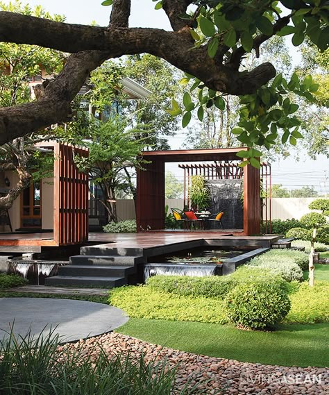 10 Patio Designs for Tropical Climates. /// Living Asean /// Artificial Grass Garden, Feng Shui Garden, Vertikal Garden, Japanese Garden Design, Grasses Garden, Fence Decor, Courtyard Garden, Water Feature, Tropical Garden