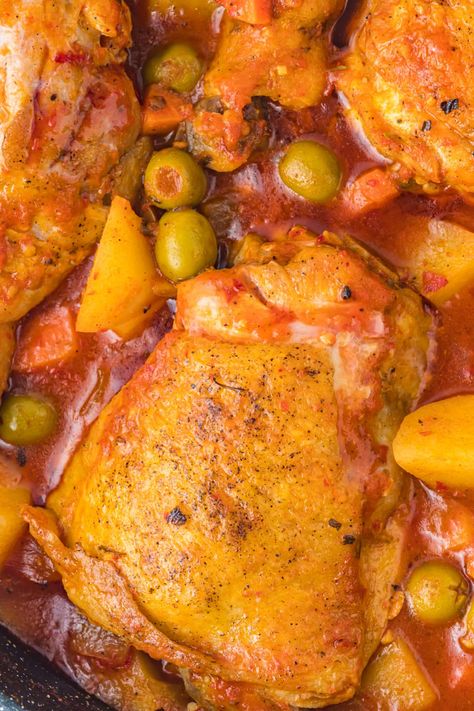 Pollo con Papas Goya Sazon Recipe, Mexican Christmas Food, Goya Recipe, Chicken Potato Soup, Potato Sauce, Cola Chicken, Cold Weather Comfort Food, Chile Guajillo, Ways To Cook Chicken