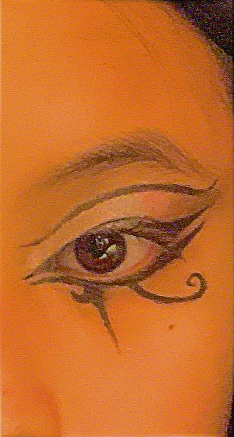 Eyeliner Fantasia, Ancient Egypt Eyeliner, Goth Egyptian Makeup, Ancient Egyptian Makeup Look, Eye Of Ra Makeup, Eye Of Horus Eyeliner, Eygptain Makeup, Eye Of Horus Makeup, Egyptian Custome Ideas