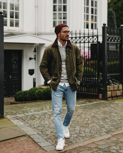 Justus Frederic Hansen on Instagram: ��“Werbung | I certainly am a great proponent for suits, ties and classic attire in general but there are those days where it either isn’t…” Barbour Style Men, Barbour Jacket Outfit, Nike Preppy, Barbour Jacket Mens, Sports Coat And Jeans, Barbour Beaufort, London Mens Fashion, Khakis Outfit, Japanese Mens Fashion