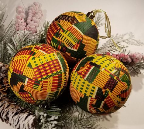 Diy Kwanzaa Decorations, Kwanzaa Crafts, Kwanzaa Decorations, African Christmas, Kwanzaa Gifts, Happy Kwanzaa, African Crafts, Diy Christmas Tree Ornaments, Ankara Print