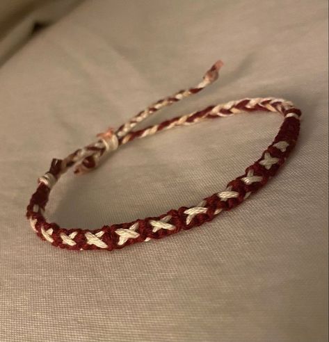 Bracelet Ideas For Girlfriend, Square Not Bracelets, How To Do Square Knot, String Bracelets Aesthetic, String Bracelet Aesthetic, Criss Cross Friendship Bracelet, Bracelet String Ideas, Matching String Bracelets, Friendship Bracelets Knots