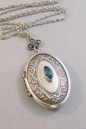 Assassin Ideas, Midnight Sapphire, Native American Turquoise Jewelry, Necklaces Ideas, Sapphire Birthstone, Antique Locket, Oval Locket, Turquoise Jewelry Native American, Silver Locket