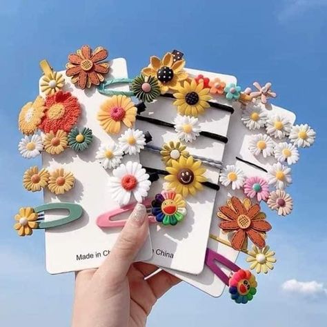 Polymer Clay Hair Clips, Clay Hair Clips, Polymer Clay Hair, Clay Hair, Polymer Clay Flower Jewelry, Diy Yarn Crafts, Art Decor Diy, Diy Crafts For Kids Easy, Small Canvas Art