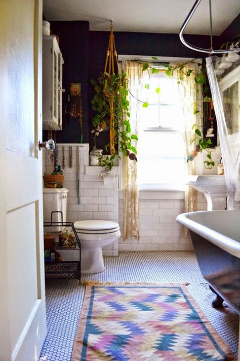 20 Chic And Minimalist Boho Bathroom Design Ideas | Home Design And Interior Bohemian Bathroom, Bad Inspiration, Stil Boho, Boho Bathroom, Small Bathrooms, Bath Room, Boho Interior, Remodel Bedroom, Decor Minimalist