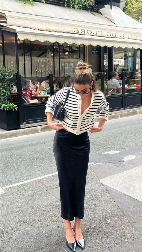 IG: @elisalevallois Summer Work Outfits Skirt, Spring Outfits 2024 Street Style, Satin Skirt Outfit, Italian Summer Outfits, Modest Casual Outfits, Summer Outfits 2024, Stylish Summer Outfits, Effortlessly Chic Outfits, Summer Work Outfits