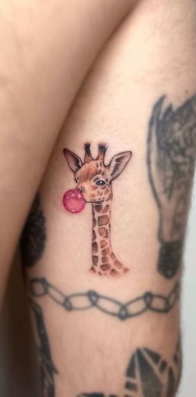 Tattoos Giraffe, Small Giraffe Tattoo, Pfp Animal, Tattoos Fish, Tattoo Fishing, Unique Animal Tattoos, Zebra Tattoos, Tattoos Ankle, Giraffe Tattoo