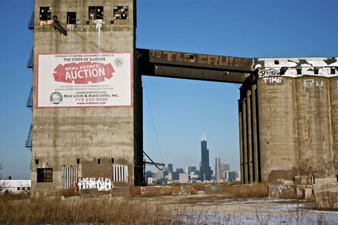 6 Abandoned Places in Chicago You Should Visit For a Spooky Adventure | UrbanMatter Chicago Metro, Places In Chicago, Urban Playground, Burlington Northern, Cottage Grove, Chicago River, Time Photo, Abandoned Buildings, National Monuments