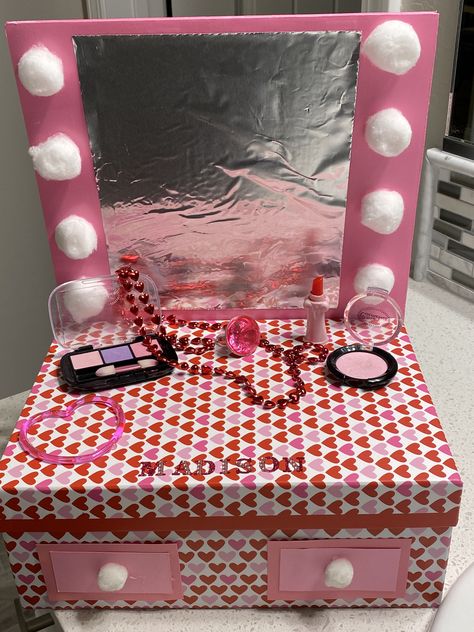 Makeup Valentine Box Ideas, Vanity Valentine Box Ideas, Vanity Valentines Boxes, Surprise Make Up, Stella Costume, Fiesta Float, Girls Valentines Boxes, Valentine Boxes For School, Kids Valentine Boxes