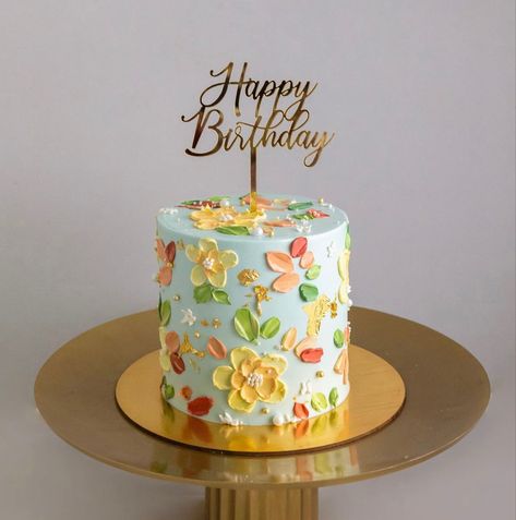 Birthday Cake For Women Colorful, Buttercream Cake Topper, Girly Cakes For Women, Small Floral Cake Birthday, Cake 50th Birthday Woman, Birthday Cake 30th Woman, Minimalist Flower Birthday Cake, Birthday Cake Aesthetic Floral, Minimalist Floral Cake Birthday