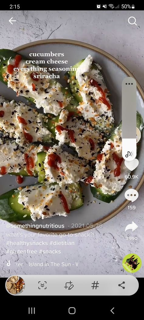 Snack With Cucumbers, Healthy Happy Hour Appetizers, Siracha Recipes Snacks, Healthy Cucumber Snacks, Siracha Recipes, Health Era, Cucumber Snack, Fancy Cooking, Protein Dinners