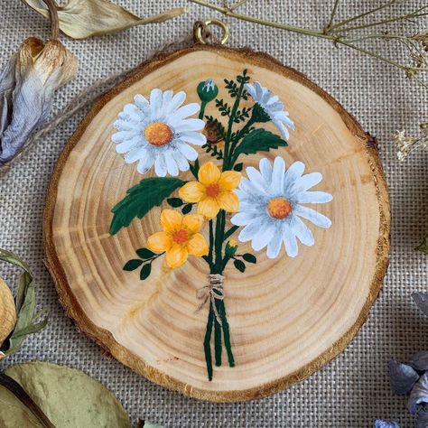 Melissa Summerhayes’s Instagram post: “🌼🌿🤍 • • • • • #etsy #etsyuk #etsyshop #etsyseller #woodpainting #woodart #handmade #handpainted #acrylicpainting #acryliconwood #woodslice…” Wood Plate Painting, Wooden Disc Painting Ideas, Round Wood Projects, Wood Coaster Painting, Fall Wood Painting Ideas, Painting On Wood Slices Ideas, Wood Slice Painting Ideas Easy, Wood Acrylic Painting, Painted Wood Circles