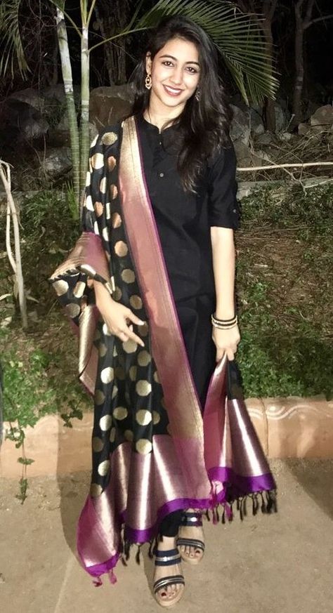 #BlackKurta with #BanarsiDupatta #Threads Black Punjabi Suit, Contrast Dupatta, डिजाइनर कपड़े, Black Kurta, Straight Suit, Indian Designer Suits, Long Dress Design, Salwar Kamiz, Indian Gowns Dresses