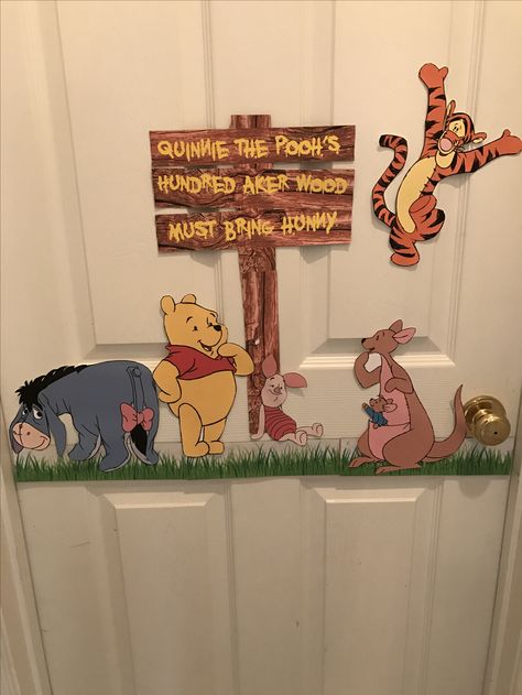 Winnie the Pooh-themed birthday party - door decor Winnie The Pooh Entrance Decor, Winnie The Pooh Birthday Board, Winnie The Pooh Door Decorations, Winnie The Pooh Bulletin Board, Diy Winnie The Pooh Decorations, Winnie The Pooh Classroom Theme, Winnie The Pooh Door, Class Door Ideas, Winnie The Pooh Decorations