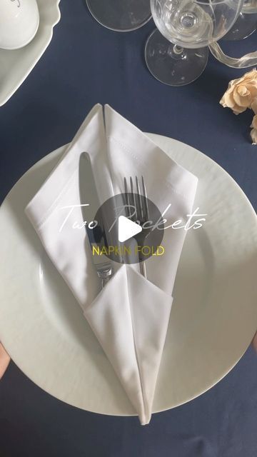 Manuela Mazzocco on Instagram: "✨two pockets napkin fold ✨
As promised here is another step-by-step tutorial in how to fold your pretty napkins for the holidays - with an elegant and simple two pockets fold for your flatware 🍴🤗❤️

#tutorial #howto #napkinfold #dinnerparty #tabledecor" Table Napkin Folding With Spoon And Fork, Pocket Fold Napkin, Napkin Folding Tutorial, Easy Napkin Folding, Folding Hacks, Napkin Folds, Holiday Dinner Party, Napkin Design, Napkin Folding