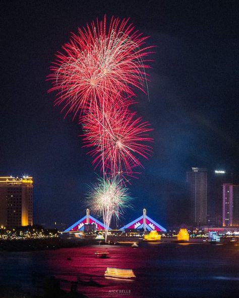 Phnom penh , Cambodia 🇰🇭 Water festival 2023 🛶🎇🎆 📷 Nick sell photography. Water Festival Cambodia, Sell Photography, Water Festival, Selling Photography, Phnom Penh Cambodia, Festival 2023, Phnom Penh, Night Aesthetic, Cambodia