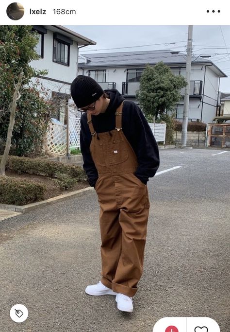 Beige Overalls Outfit Men, Carhartt Dungarees Outfit Men, Carhartt Mens Overalls Outfit, Guy Overalls Outfit, Baggy Overalls Outfit Men, Overalls Outfit Men Street Styles, Mens Dungarees Outfit, Brown Overalls Outfits Men, Overalls Men Fashion Aesthetic