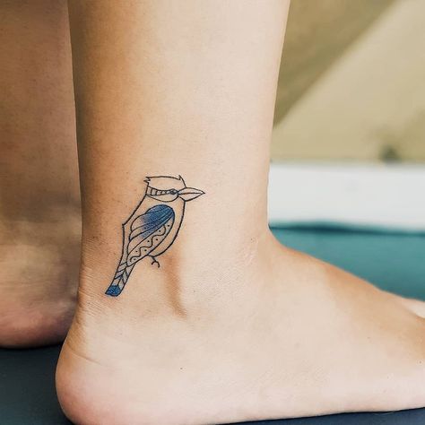 Kookaburra tattoo by Rhys Pieces inked on the right ankle Kookaburra Tattoo Fine Line, Tattoo Simple Ideas, Kookaburra Tattoo, Music Heart Tattoo, Pigeon Tattoo, Tattoos Fine Line, Australia Tattoo, Tattoos Inspo, Ribcage Tattoo