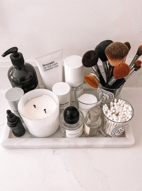 How to Turn Your Bathroom Into a Home Spa - Wonder Forest Tray Aesthetic, Bathroom Organization Countertop, Counter Organizer, Bathroom Counter Organization, Bathroom Storage Hacks, Bathroom Counter Decor, Counter Organization, Countertop Organization, Aesthetic Bathroom