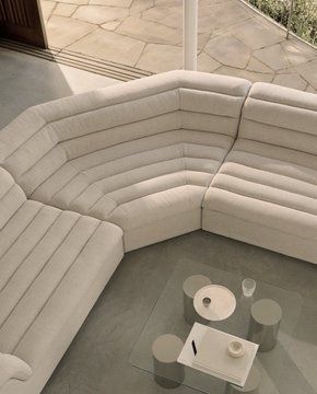 lusso on X: "Off white sofa inspiration https://t.co/C8yeBTHvdJ" / X Float Sofa, Modern Sectional Living Room, Sarah Ellison, Curved Sectional, Minimal Furniture, Modern Sofa Sectional, Tufted Cushion, Curved Sofa, Modern Sectional