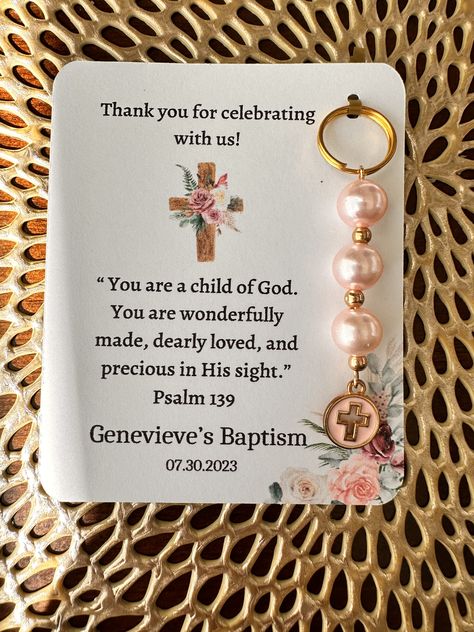 Christening Souvenir Ideas, Christening Giveaways, Baptismal Souvenir, Diy Crafts Keychain, Recuerdos Primera Comunion Ideas, Baby Gift Wrapping, First Communion Decorations, Communion Decorations, Wire Knitting