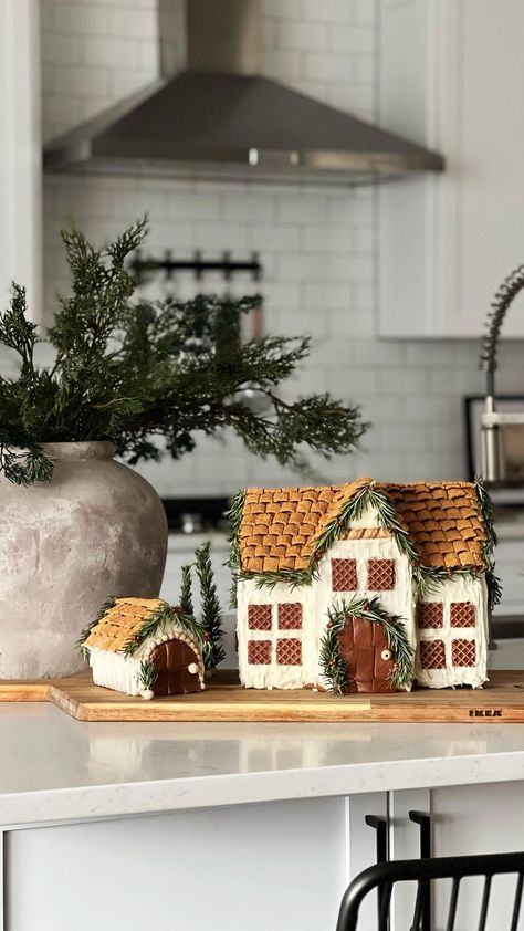 Graham Cracker House, Homemade Gingerbread House, Cracker House, Gingerbread House Ideas, Gingerbread House Recipe, Gingerbread House Template, Gingerbread House Parties, Gingerbread House Designs, Gingerbread Party