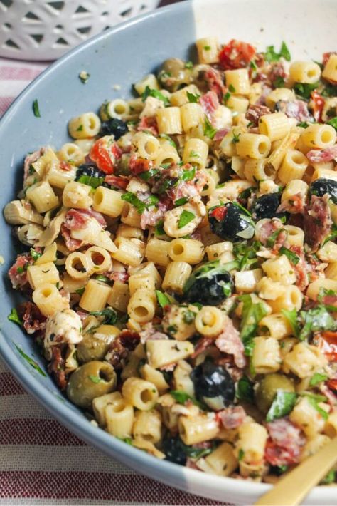 Loaded Italian Antipasti Deli Pasta Salad - Dished by Kate Antipasti Pasta Salad, Deli Side Dishes, Publix Pasta Salad Recipe, Deli Pasta Salad, Turkey Pasta Salad, Salami Pasta, Antipasto Pasta Salad, Salad Italian, Antipasto Pasta Salads