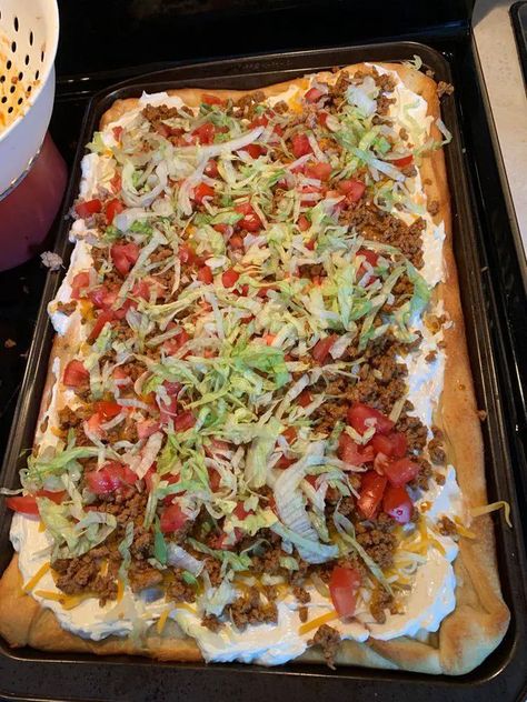 Easy Taco Pizza, Taco Pizza Recipes, Pillsbury Crescent, Taco Bake, Taco Pizza, Keto Taco, Easy Taco, Crescent Roll, Low Carb Pizza