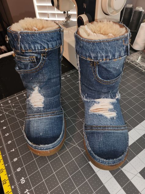 Jean Ugg Boots Diy, Bedazzled Boots Diy, Diy Ugg Boots Makeover, Diy Faux Fur Coat, Denim Boots Diy, Denim Uggs, Custom Uggs, Denim Boots Outfit, Diy Boots